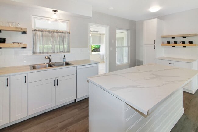 Building Photo - East Gate Annual Home for Rent