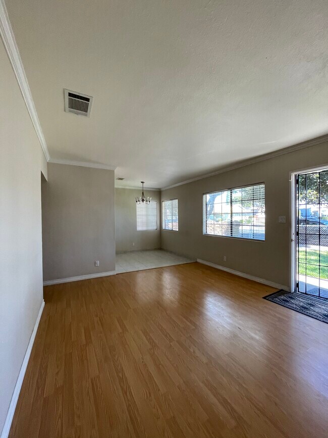 Building Photo - 1583 Van Tress Ave