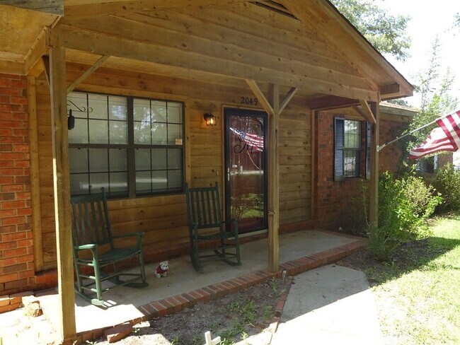 Building Photo - 2049 Mims Rd