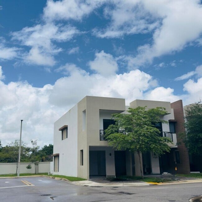 Foto del edificio - 4189 N Oak Pl
