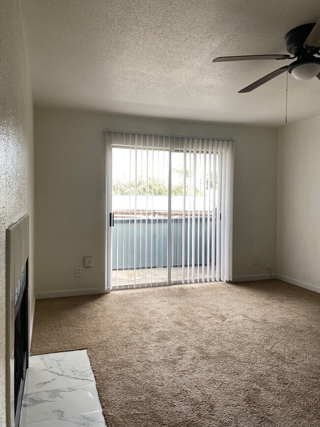 Living Room - 9700 Leawood Blvd