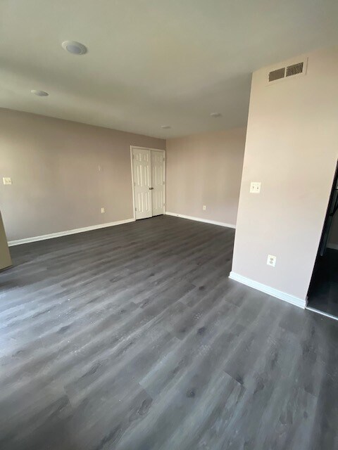 Building Photo - 4717 Greenspring Ave