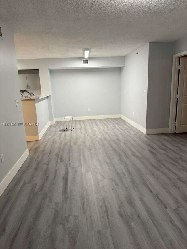 Foto del edificio - 677 SW 111th Ave