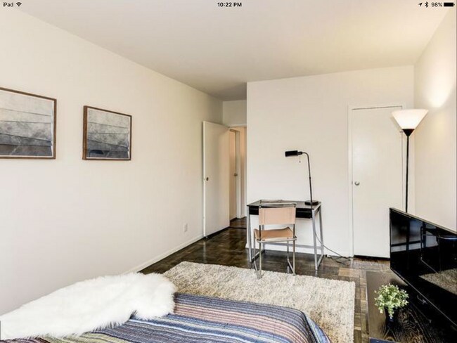 Foto del edificio - 4200 Cathedral Ave NW