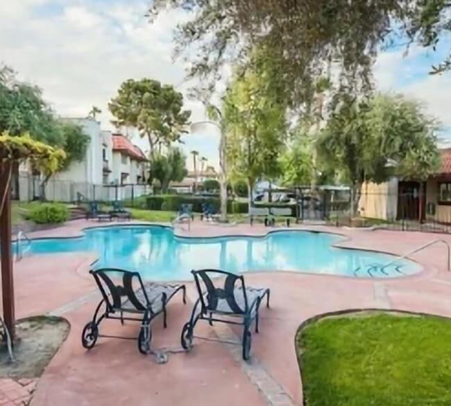 Building Photo - 3152 S Eastern Ave