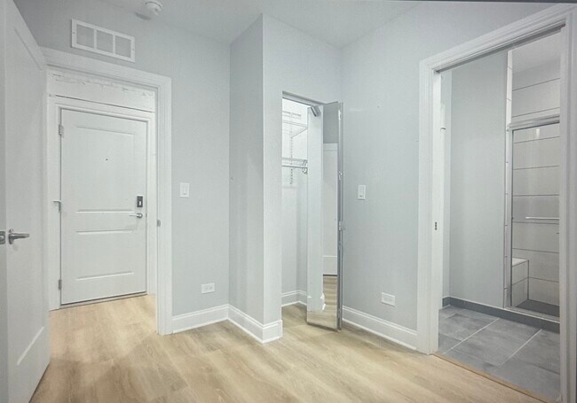 Foto del edificio - 1633 W Chase Ave