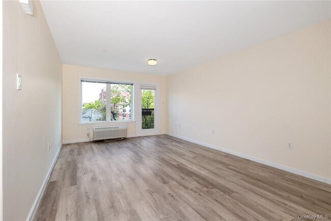 Building Photo - 68 Lake St