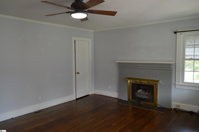 Building Photo - 614 S Mountain View Rd