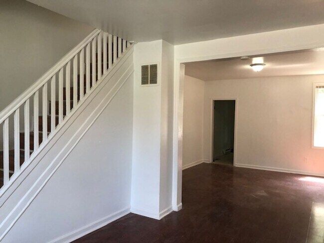 Foto del edificio - 3 Bedroom 1 bathroom in Baltimore City