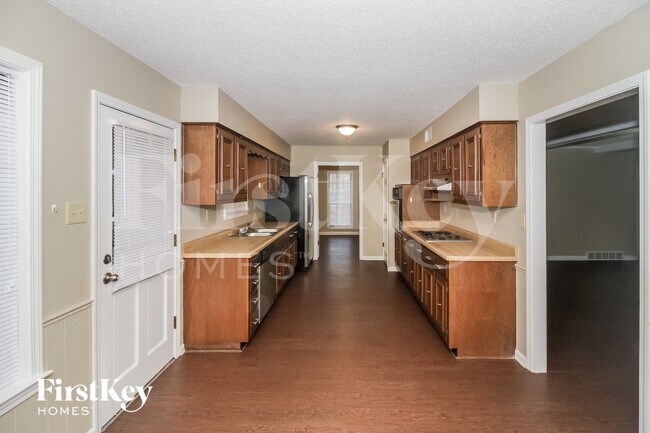 Foto del edificio - 3333 Summerhill Dr