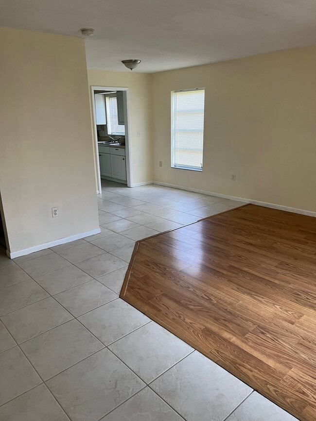 Foto del edificio - 21310 Stillwater Ave