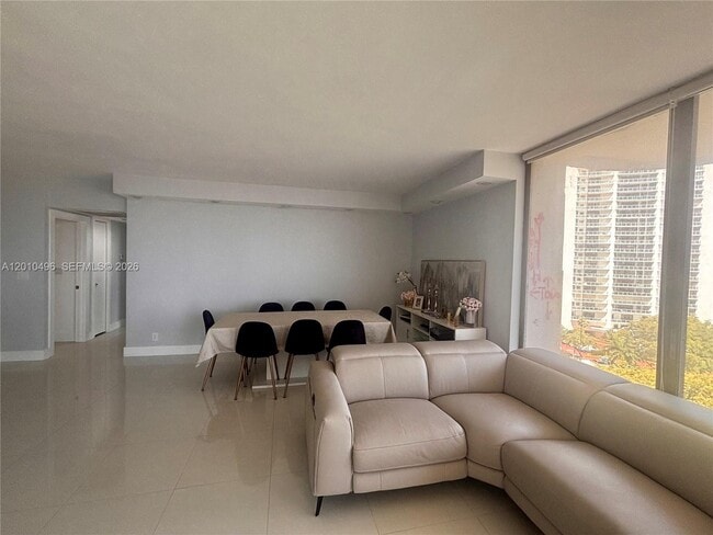 Foto del edificio - 19355 Turnberry Way