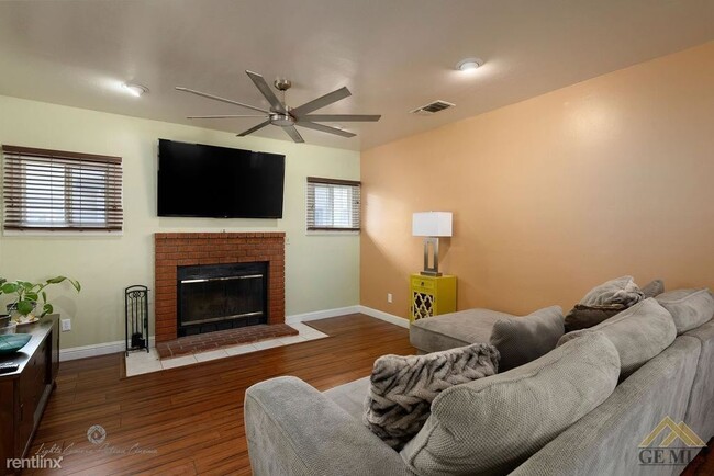 Building Photo - 2 br, 2 bath House - 2500 Sunset Ave