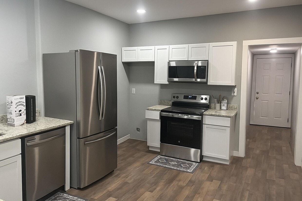 Foto principal - 427 E Southcross Blvd