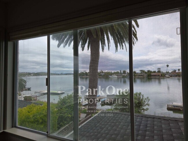 Foto del edificio - Stunning Waterfront Home with Private Boat Dock in Bel Marin Keys