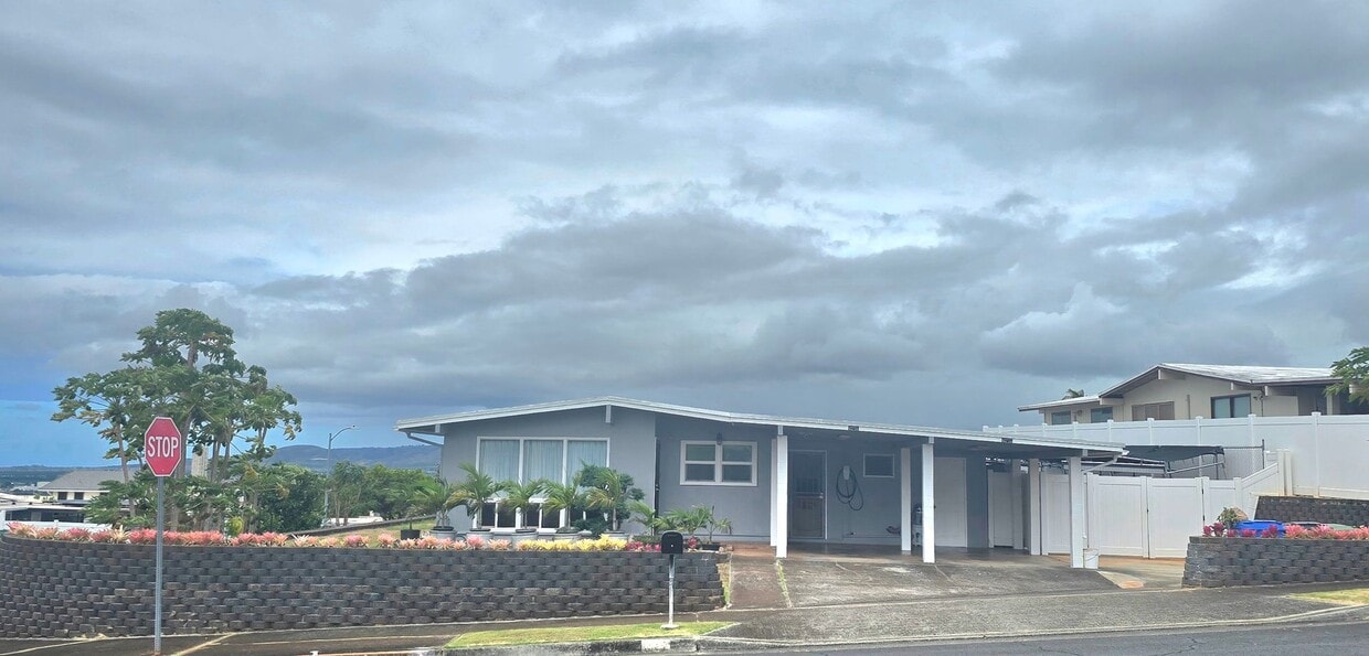 Spacious, large dream rental home in Pearl City! - Spacious, large  dream rental home in Pearl City!