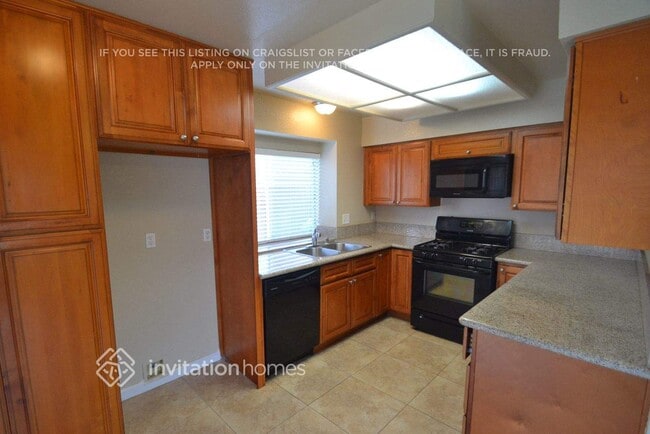 Foto del edificio - 16371 Hazelwood Ct