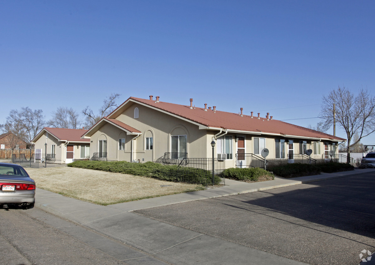 Primary Photo - La Casa Rosa Apartments