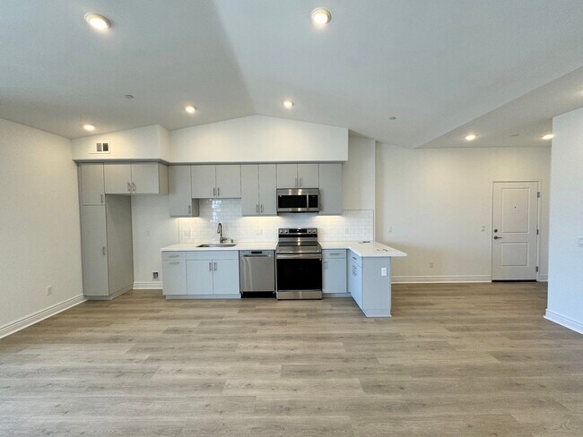 Building Photo - 955 Madonna Rd
