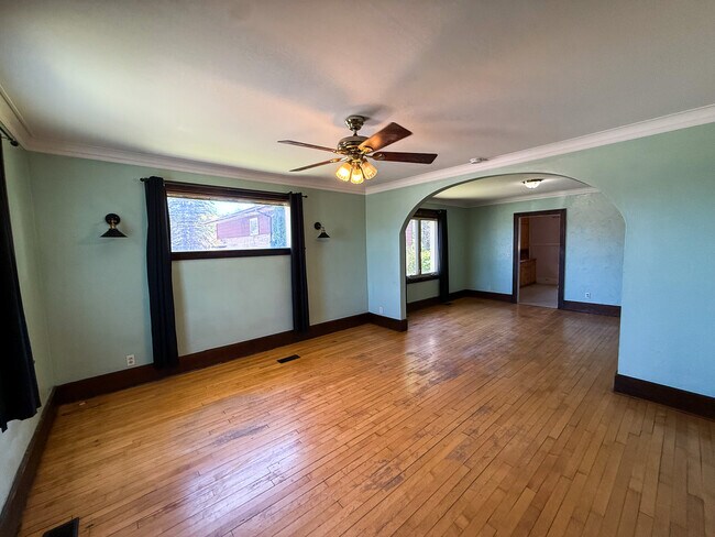 Building Photo - 657 Lake Ave