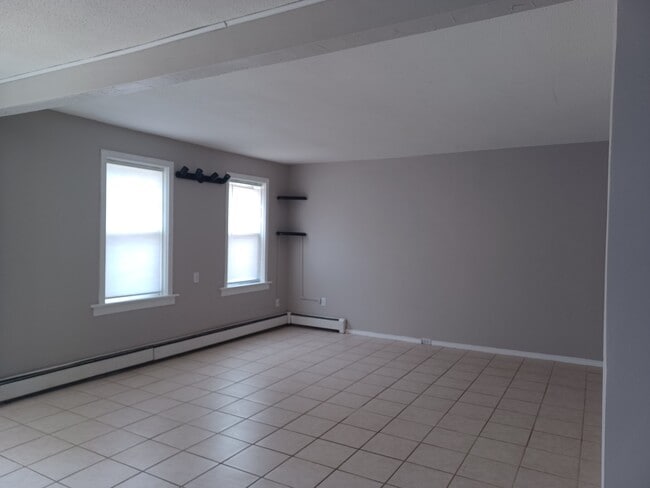 Building Photo - 39 Grove St