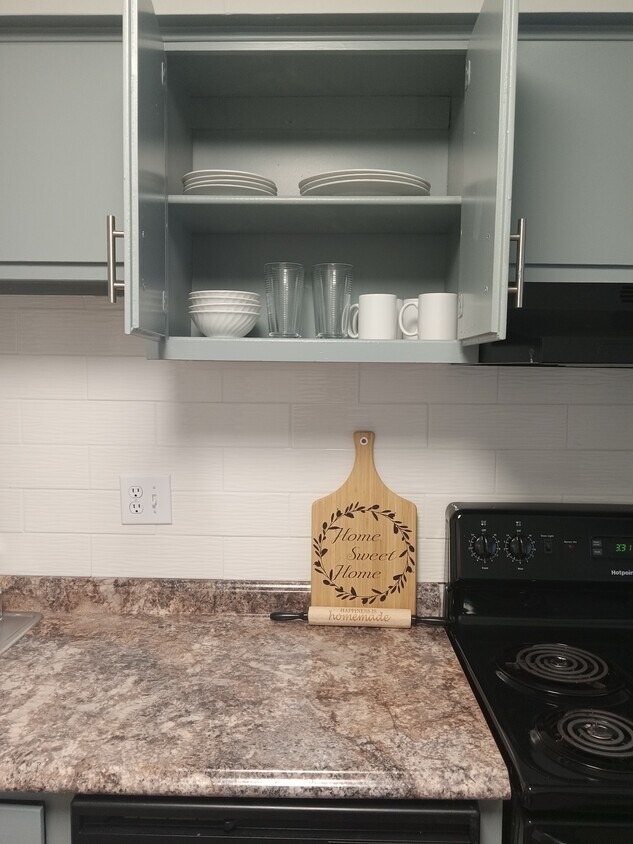 Kitchen furnished with all your cookware - 9217 Rainbow Springs Ct