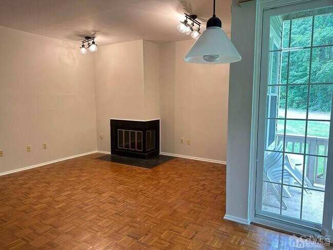 Foto del edificio - 6111 Cedar Ct