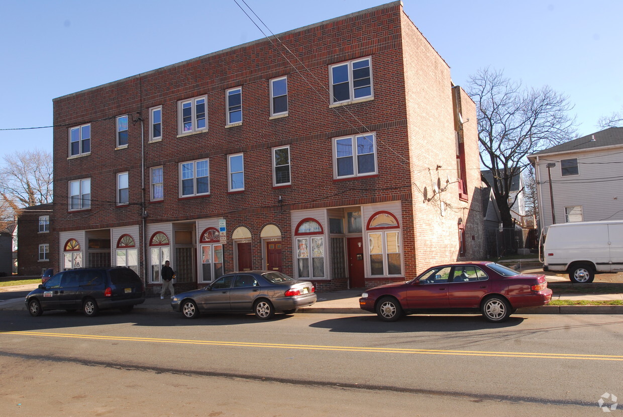 Building Photo - 84-88 Throop Ave