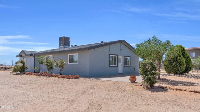 Building Photo - 3540 Rene Dr