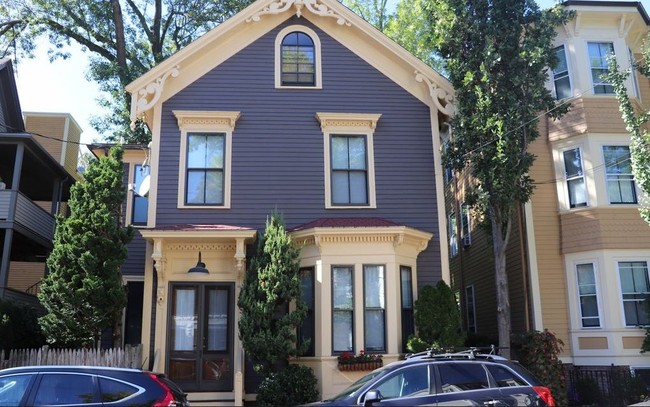 00 - 31 Athens St