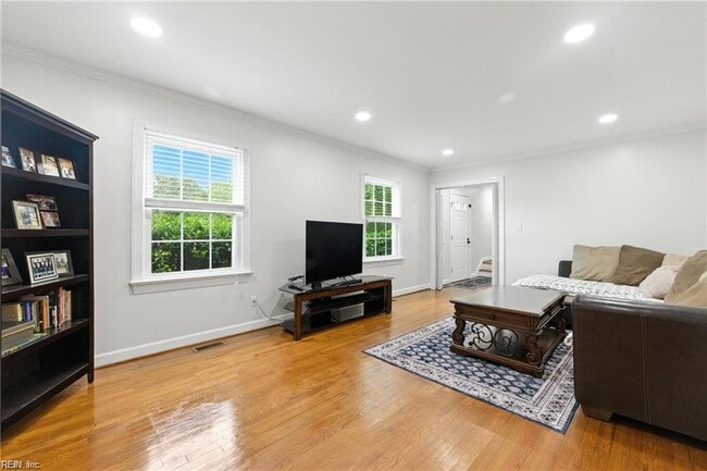 Building Photo - 707 Lipton Dr