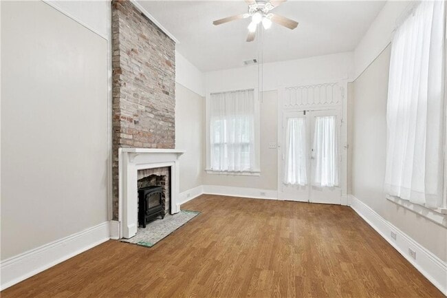 Building Photo - 2312 Marengo St