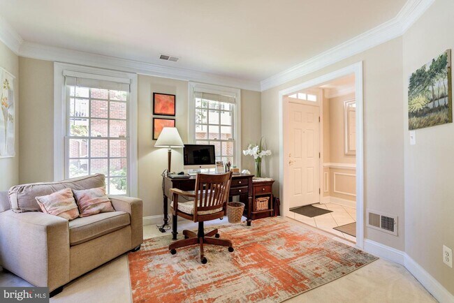 Foto del edificio - 1221 Roundhouse Ln