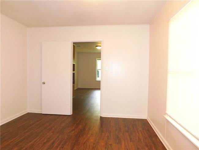 Building Photo - 2021 Denison St