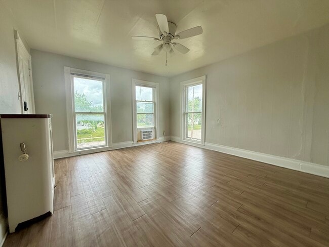Living Room - 321 Clay St