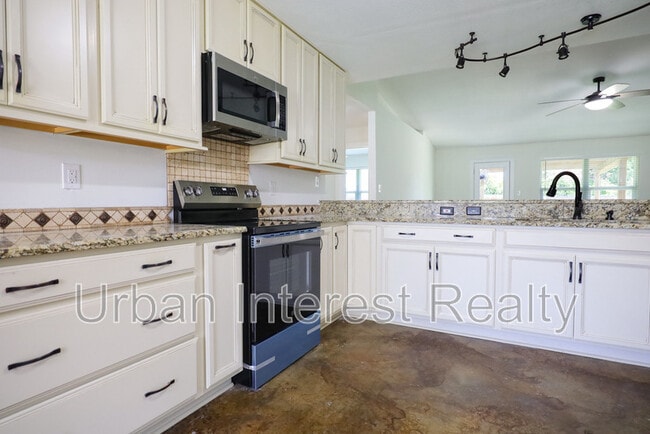 Building Photo - 4658 Sunsail Cir