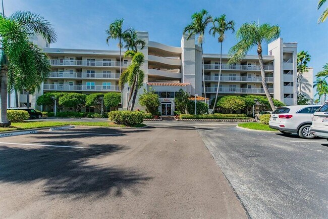 Building Photo - 5901 Bahia Del Mar Cir N