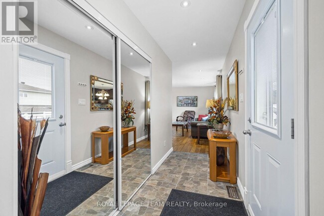 Building Photo - 1396 Maxime St