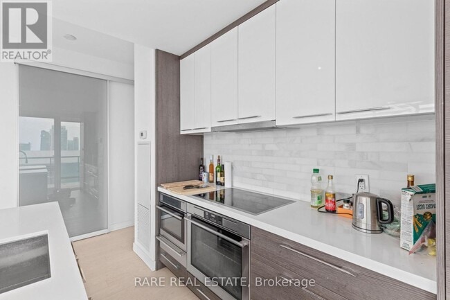 Photo du bâtiment - 488 University Ave