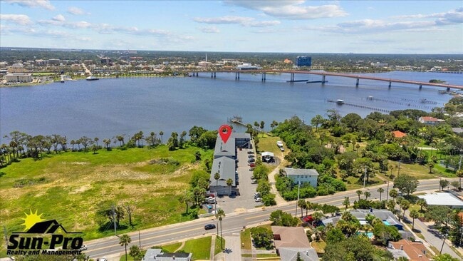 Building Photo - 900 S Peninsula Dr