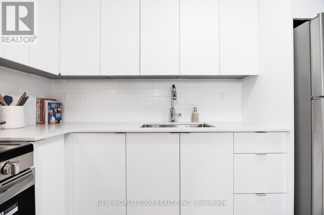 Photo du bâtiment - 101 Roehampton Ave