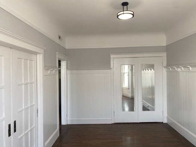 Building Photo - 1038 Hyde St