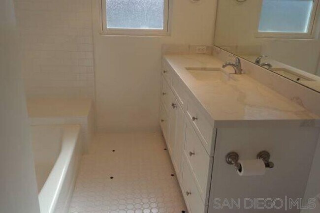 Building Photo - 6210 Mesita Dr