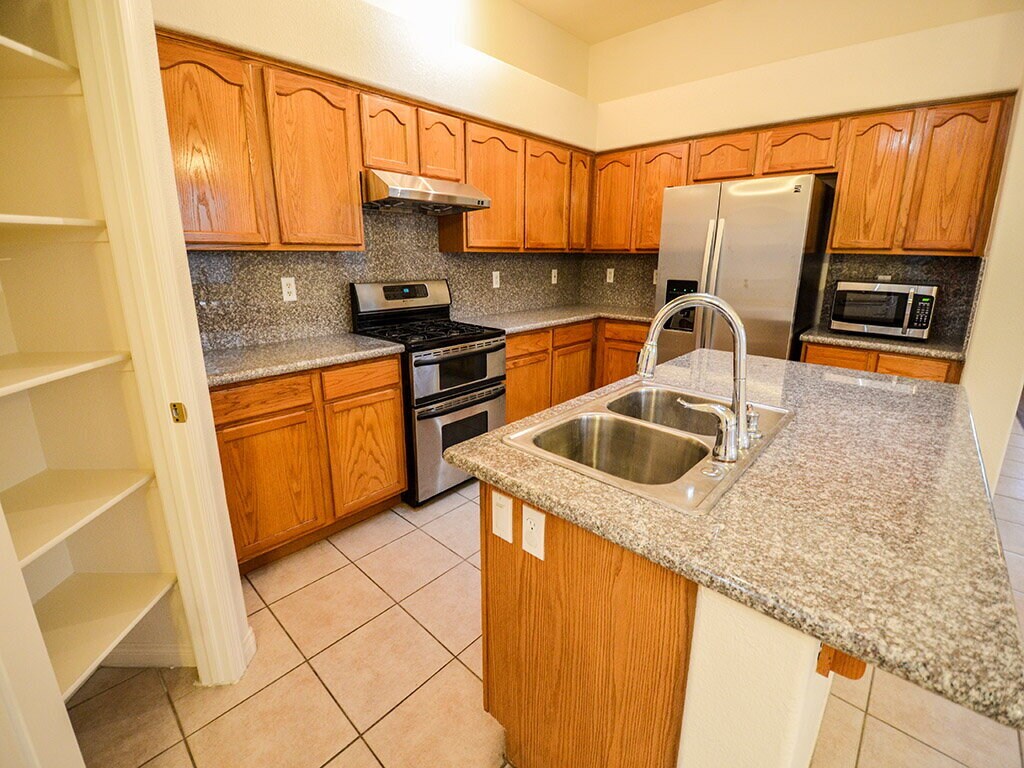 Foto del edificio - "Charming 3-Bed Oasis with 2 Baths in Heart of Las Vegas - 1884 Sq Ft of Comfort!"
