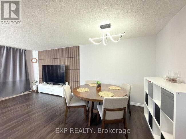 Building Photo - 1360 Aspenridge Crescent