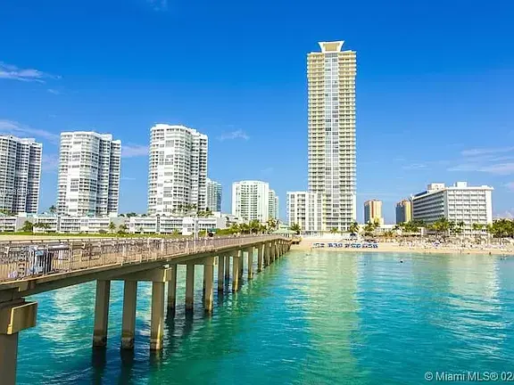 Building Photo - 16699 Collins Ave