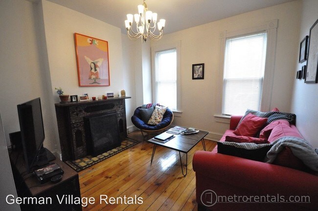 Building Photo - 2 br, 1.5 bath Apartment - 742 Mohawk