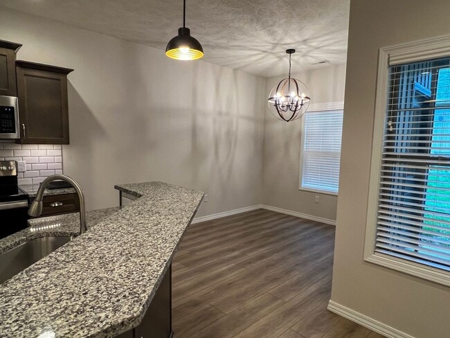 Foto del edificio - NEW LUXURY 3 BED 2 BATH 2 CAR GARAGE DUPLEX