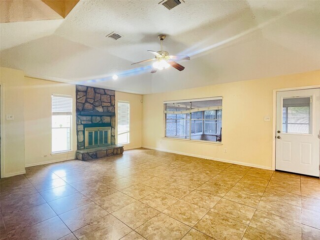 Building Photo - 2503 Radcliffe Dr