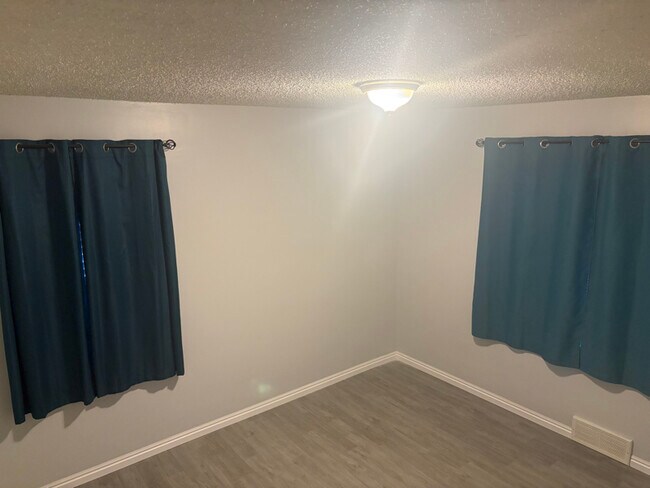 Foto del edificio - 8757 W Helen Dr